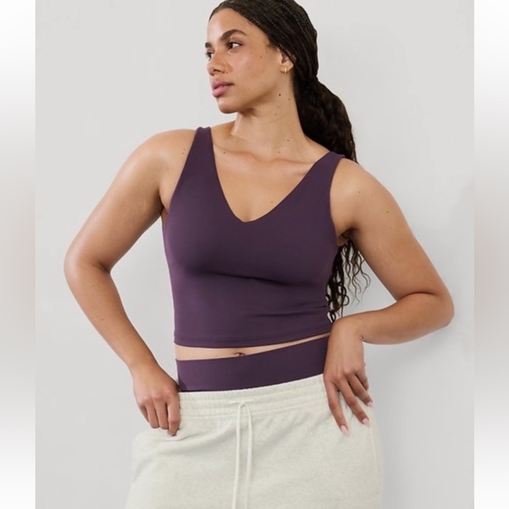 Transcend V-Neck Crop Sports Bra